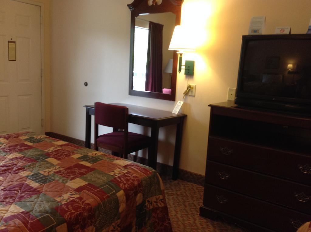 Days Inn - Chapel Hill Ngoại thất bức ảnh