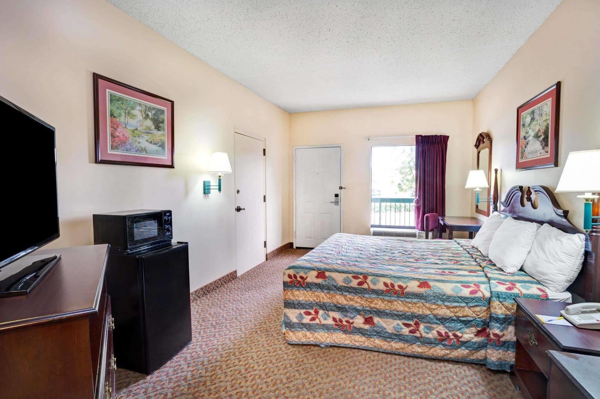 Days Inn - Chapel Hill Ngoại thất bức ảnh